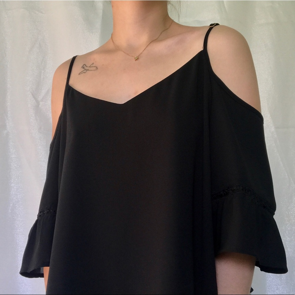 Black flowy cold shoulder tank